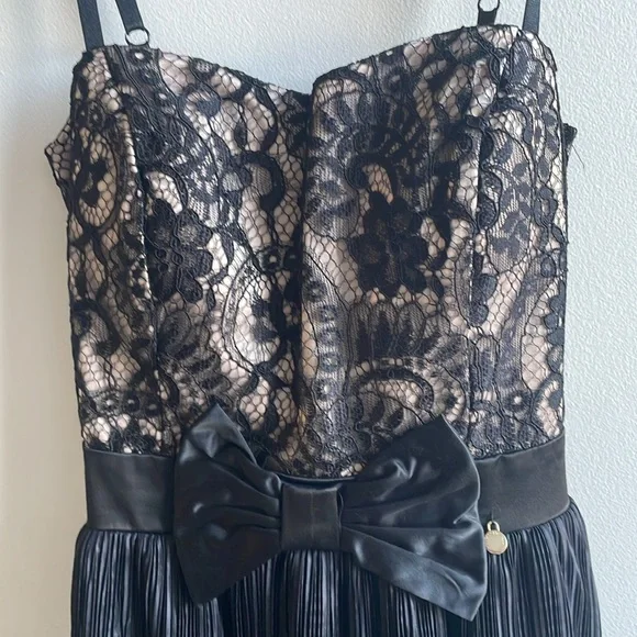 Gorgeous Dress Rinascimento - Picture 5 of 12